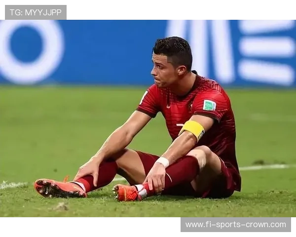 C罗赛场上狂砍进球，家里却被宠成了低调暖男，反差也太大了吧！