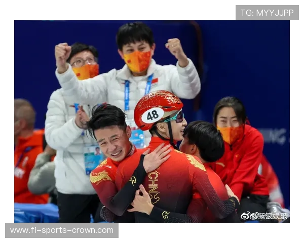 武大靖家里冰箱贴满训练计划，朋友聚会他带秒表