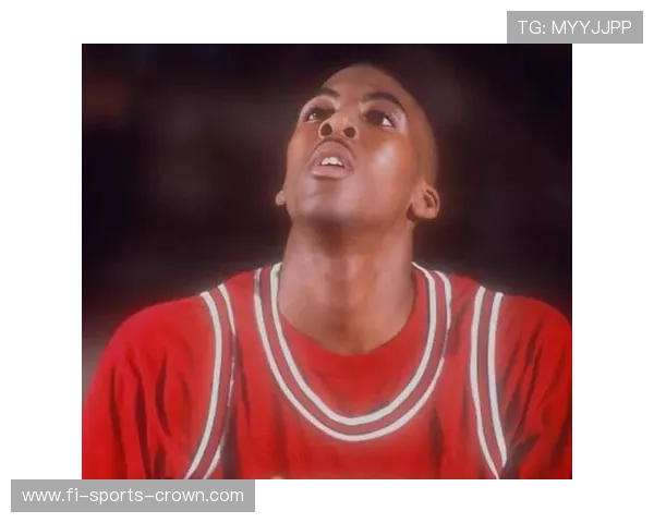 埃迪·琼斯无球跑动提升进攻节奏明显拉开防守空间